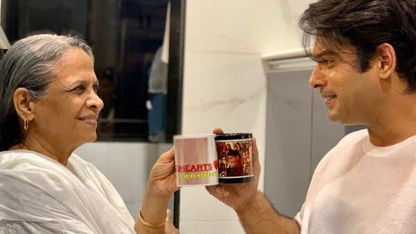 मां के साथ सबसे मजबूत रिश्ता मां के साथ सबसे मजबूत रिश्ता