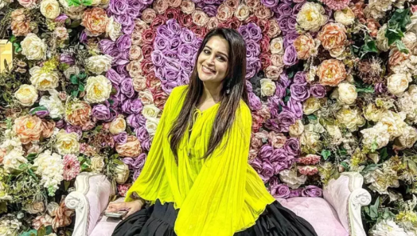 गिरते-गिरते बचीं दीपिका कक्कड़ गिरते-गिरते बचीं दीपिका कक्कड़