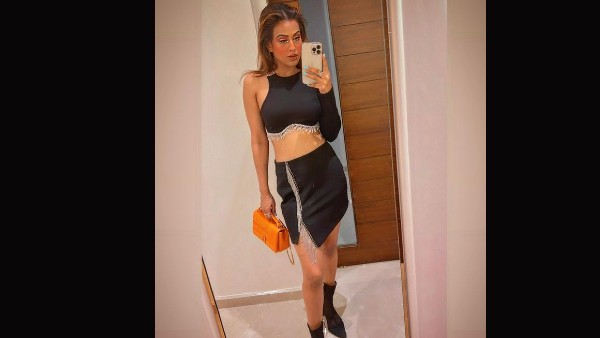 निया का सेक्सी लुक निया का सेक्सी लुक