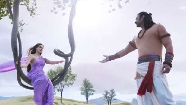 लाल हो गईं कृति सैनन लाल हो गईं कृति सैनन