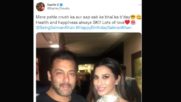 सोफी चौधरी ने लिखा सोफी चौधरी ने लिखा