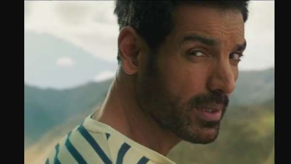 shahrukh-khan-praises-john-abraham-reveals-what-john-told-him-before-punching-him-in-action-scenes shahrukh-khan-praises-john-abraham-reveals-what-john-told-him-before-punching-him-in-action-scenes