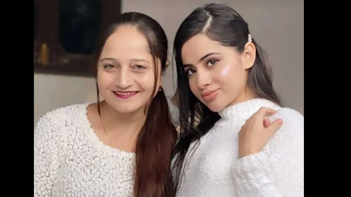 Urfi Javed shared pic of her mother on her birthday and she looks